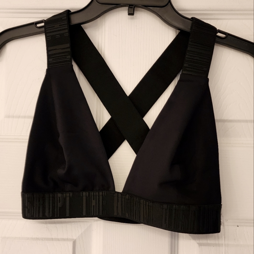 LIME & VINE - Harley Deep V-neck Sports bra In Black Size Small - Picture 3 of 10